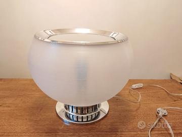Lampada da tavolo della Guzzini 