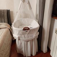 Culla in  vimini con ruote