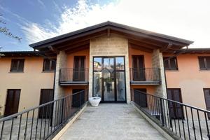 2 LOCALI A SOLTO COLLINA