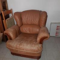 2 Divani vissutiin vera pelle anni 80.di cui uno