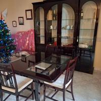 Cristalliera Stile Inglese con tavolo e sedie