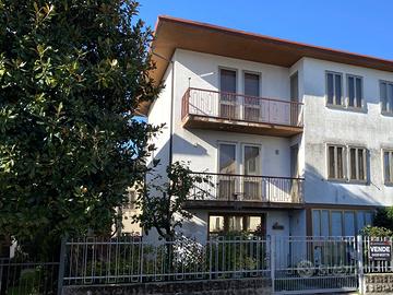 Villa bifamiliare Este [E53VRG]