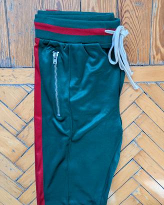 Pantaloni Verdi Strisce Rosse – MNML