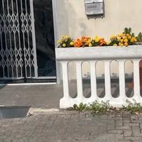 5 BALAUSTRA in Cemento,FIORIERA, 120 CM. H 87 CM.