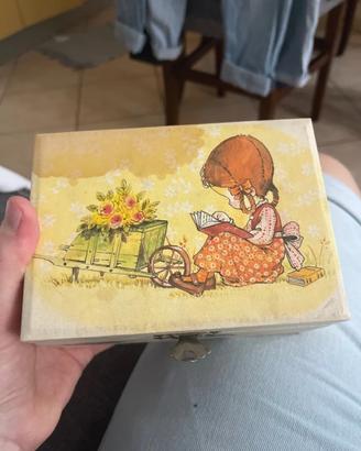 Carillon holly hobbie