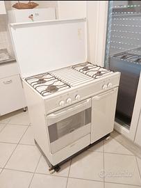 cucina 4 fuochi con vano bombola