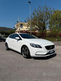 Volvo V40 D2