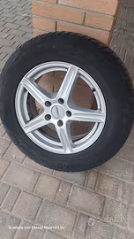 Gomme invernali 215/65/16 98 H con cerchi in lega