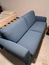 divano 3 posti in tessuto blu usato solo 30 giorni