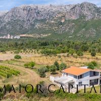 Siniscola | Villa con vigneto e frutteto ai piedi