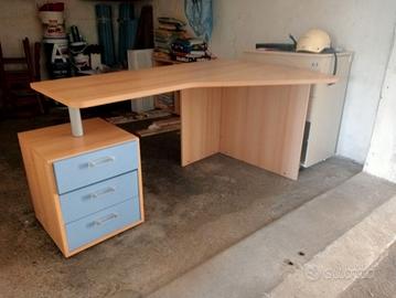 Scrivania angolare con cassettiera