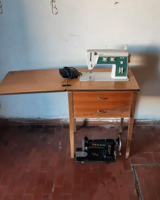 Macchina da cucire singer con mobile da collezione