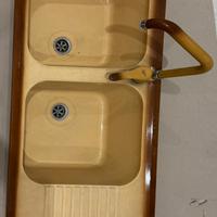Lavello 2 vasche  con  rubinetto