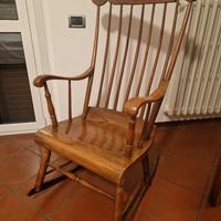 sedia dondolo vintage in noce