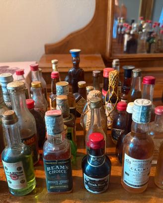 36 bottiglie mignon di liquore da collezione