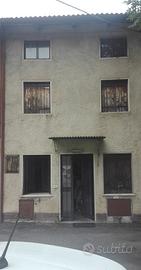 Casa affiancata+posto auto+giardino (+bosco)