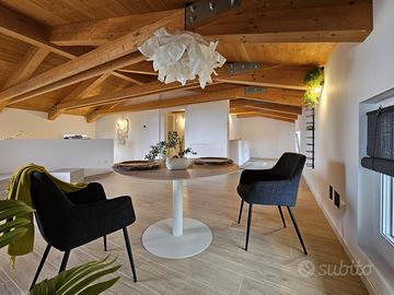 Attico con terrazza riscaldata e due posti auto