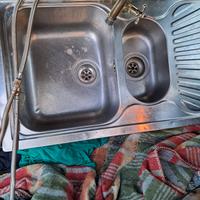 lavandino compreso di rubinetto 