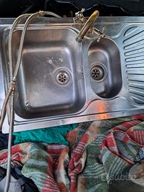 lavandino compreso di rubinetto 