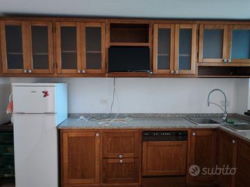 Cucina artigianale in legno massello