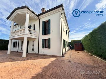 Ampia villa indipendente - Pincara