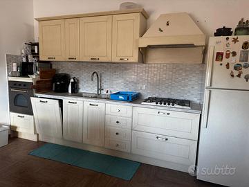 cucina componibile completa di elettrodomestici 