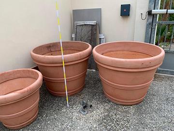 tris di vasi da giardino