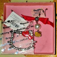 Collana e spilla Hello Kitty