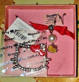 Collana e spilla Hello Kitty