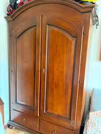 Armadio in legno massello antico stile classico