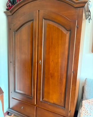 Armadio in legno massello antico stile classico