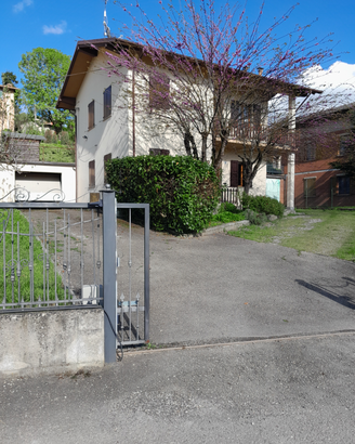 2 appartamenti trilocali con cucinotto in villetta