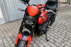 Moto triumph baja orange