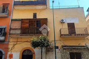 3 LOCALI A TORRE DEL GRECO