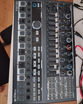 Arturia minibrute 2s