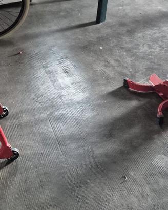 Carrello sposta moto e bloccaruota