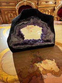 Grande geode di ametista naturale