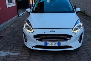 Ford Fiesta titanium ibrida 