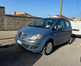 Lancia Ypsilon 1.3 MJT 75 CV Oro Bianco