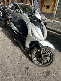 Beverly 400 S