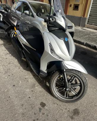 Beverly 400 S
