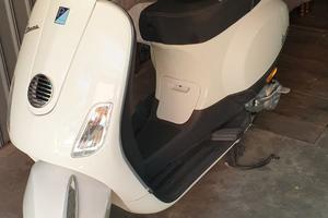 Vespa 50 cc bianca