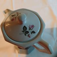 Caffettiera e barattoli della nonna 