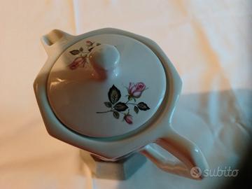 Caffettiera e barattoli della nonna 