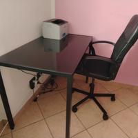 Scrivania e sedia
