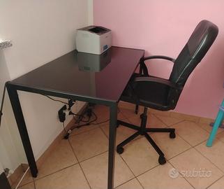 Scrivania e sedia
