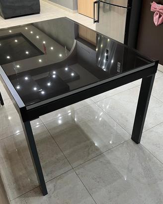 TAVOLA MODERNA DA CUCINA.