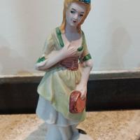 Statuina vintage Donna in porcellana Capodimonte