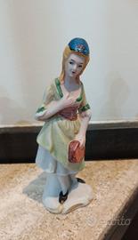 Statuina vintage Donna in porcellana Capodimonte