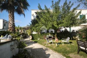 VILLA A SCHIERA A NOICATTARO